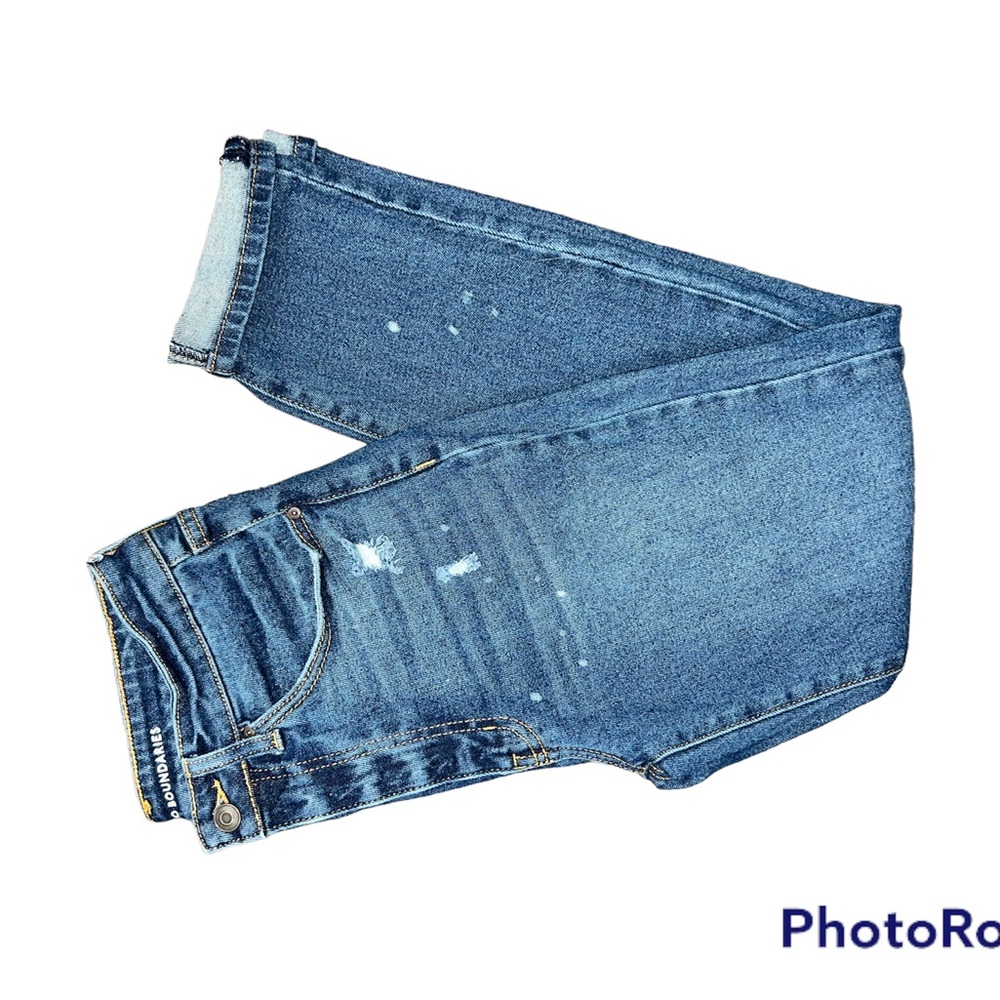 No Boundaries Distressed Light Wash Denim Crop Jeans • 7